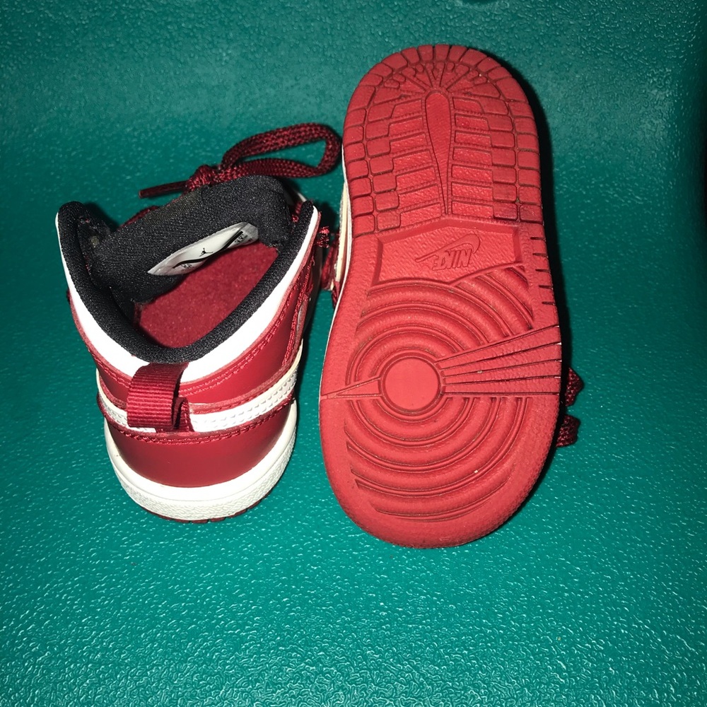 Sneakers - Picture 6 of 8